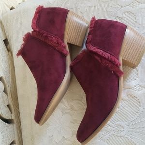 JG Merlot Red Fringe Suede Styled Detail Slip On Wedge 2" Heel Shoes Size 8
